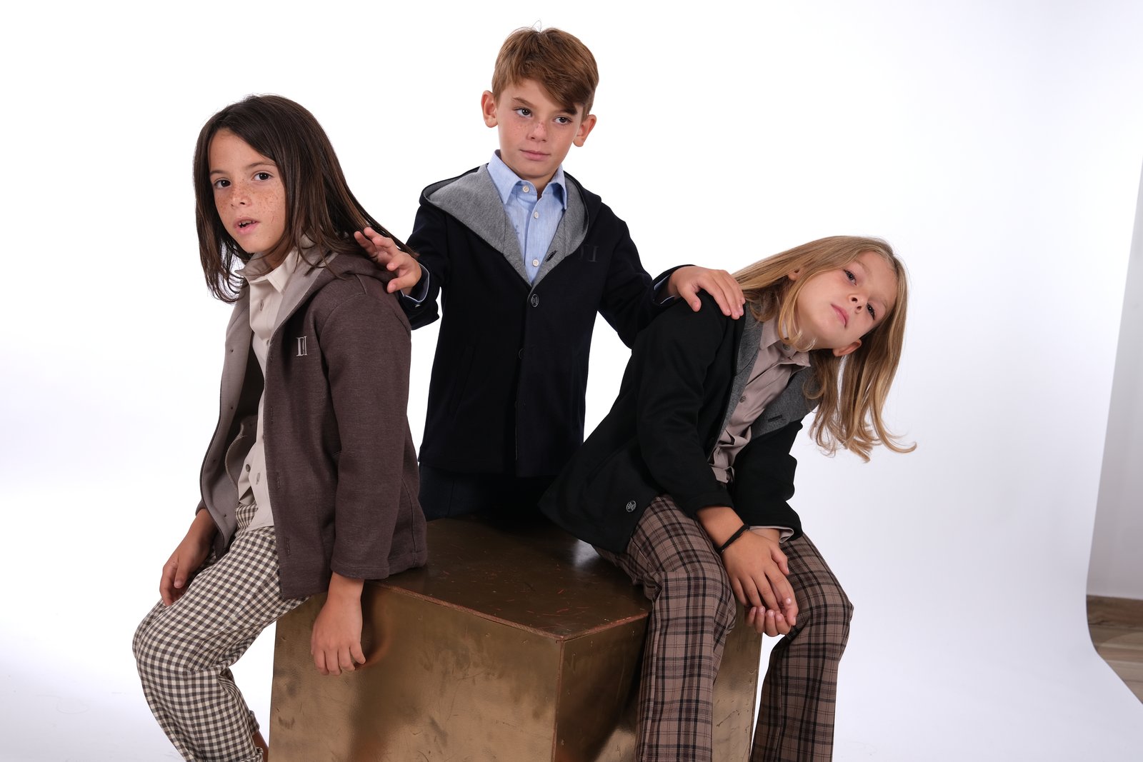 DODÒ welldone — tre bambini in giacche e blazer collezione NATURE